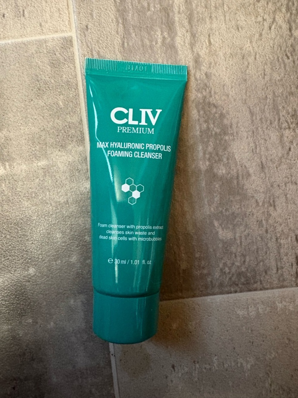 Cliv Premium Max Hyaluronic Propolis Foaming Cleanser